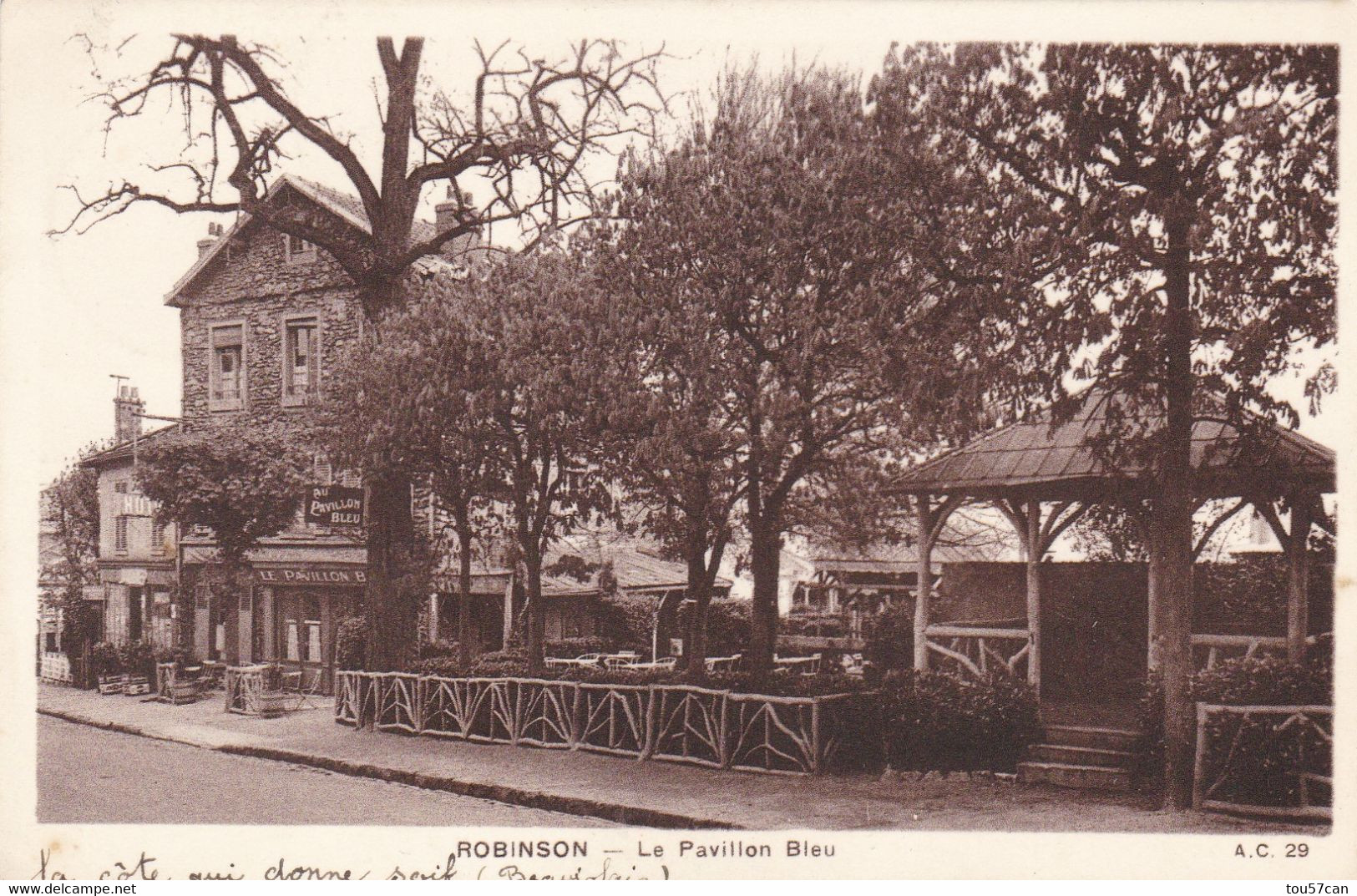 LE PLESSIS ROBINSON - HAUTS DE SEINE - (92) -  PEU COURANTE CPA  DE 1940 - LE PAVILLON BLEU. - Le Plessis Robinson