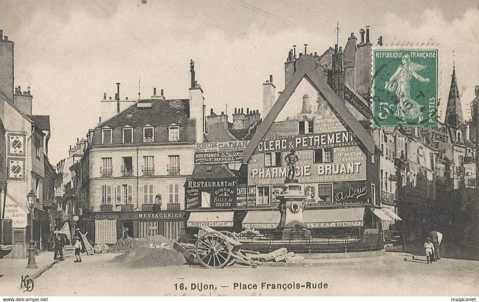 CPA - Dijon - Place François Rude - Dijon