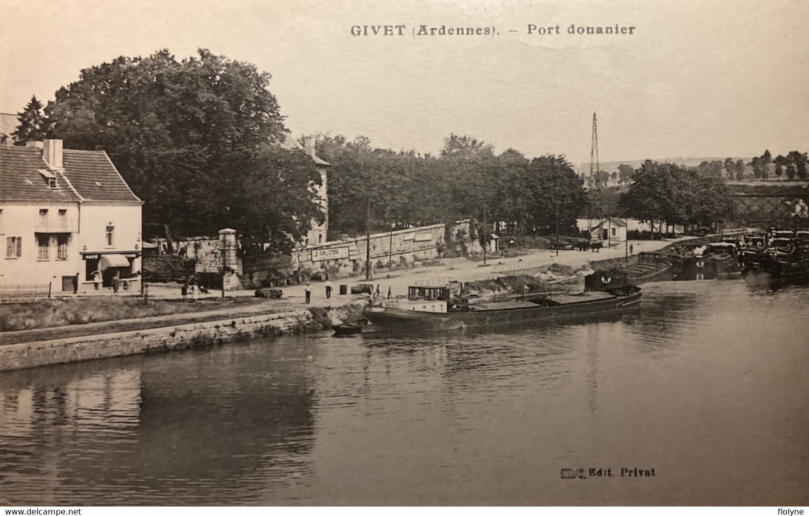 Givet - Le Port Douanier - Péniche Batellerie - Café - Givet