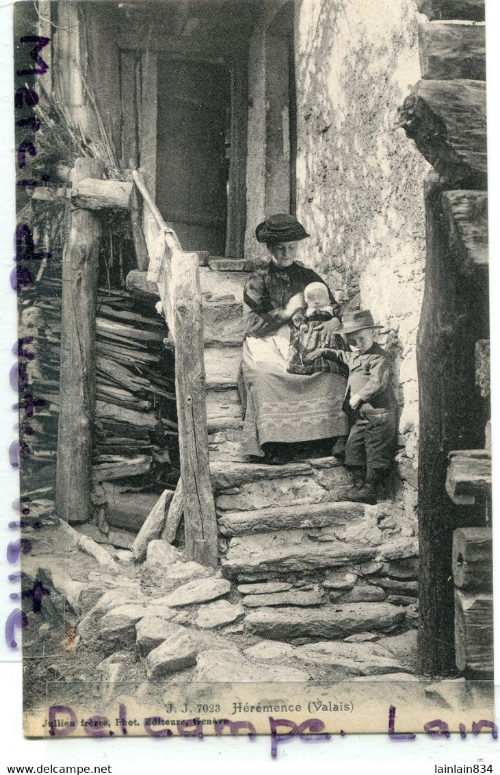 - 7023 - Héremence - ( Valais ), Femme Avec Enfants, Escalier, Peu Courante, Non écrite, Datée 1909, TBE, Scans. - Hérémence