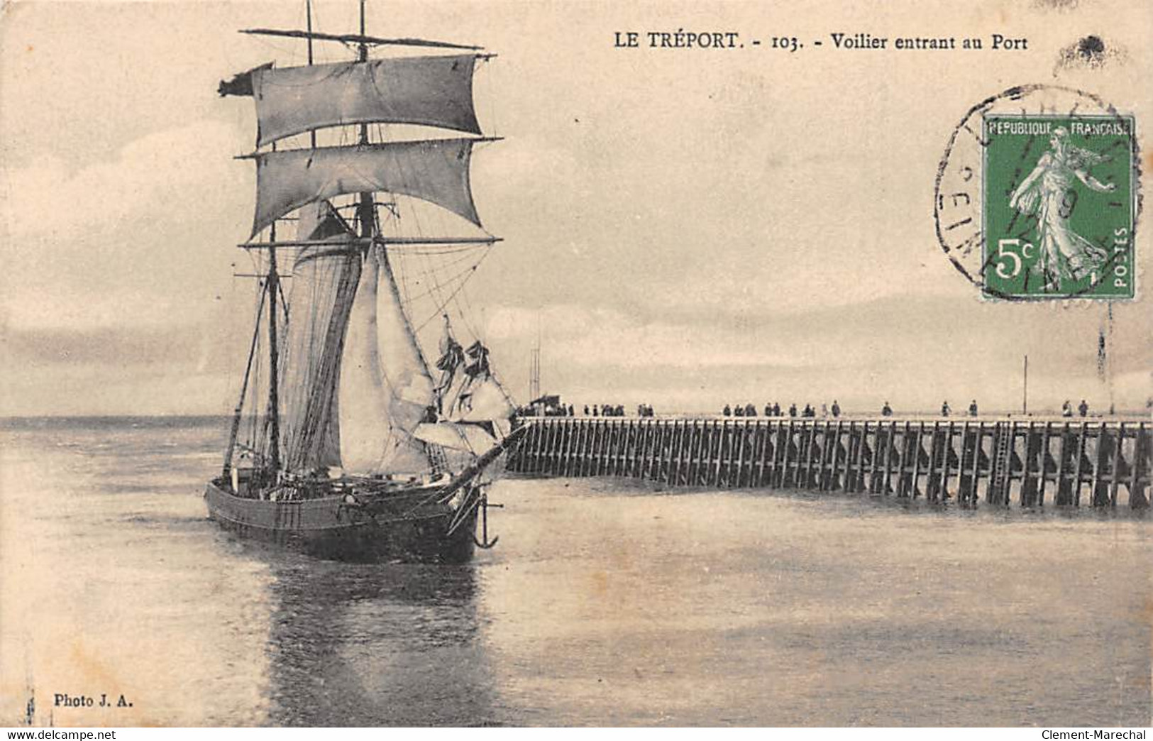 LE TREPORT - Voilier Entrant Au Port - Très Bon état - Le Treport