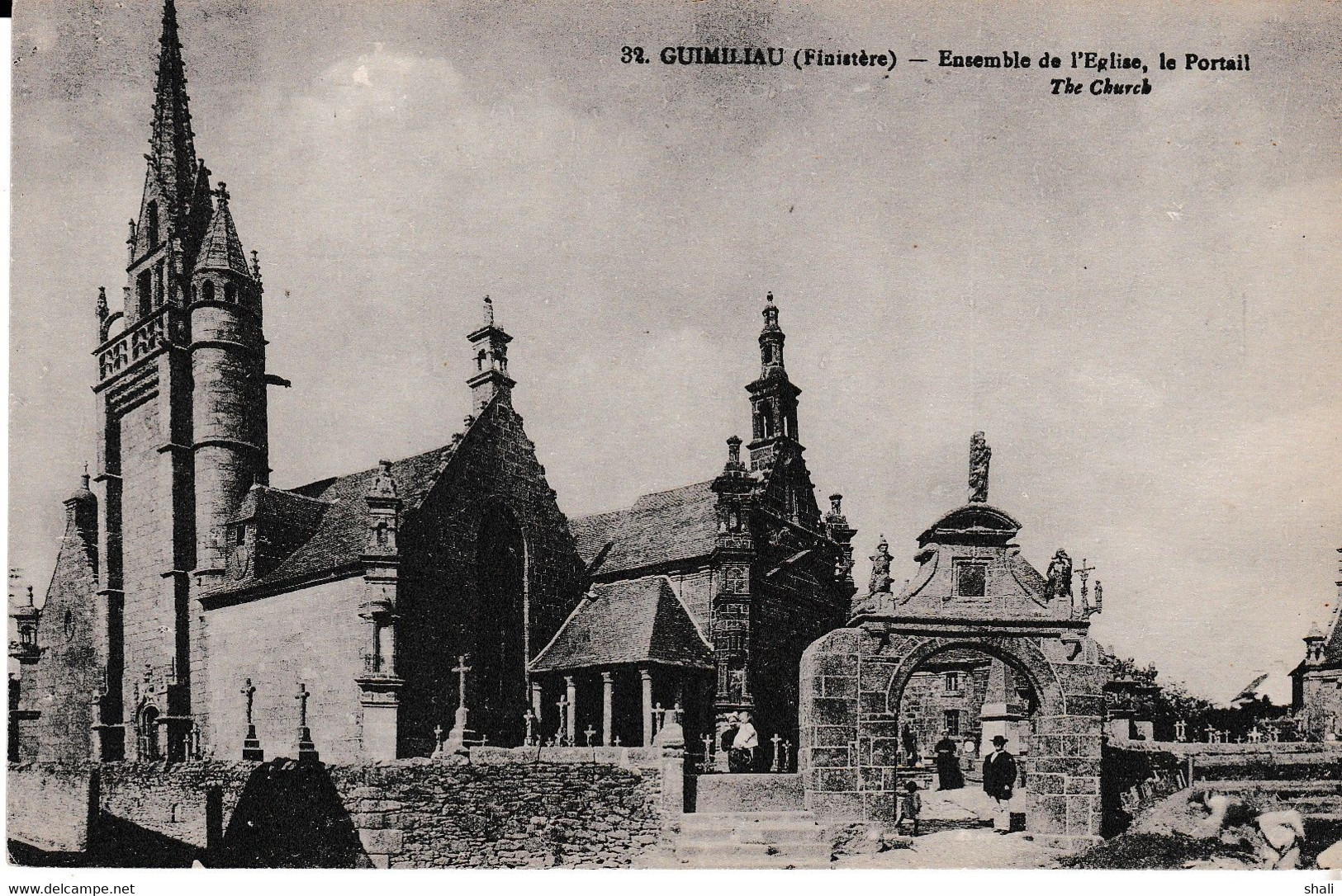 CPA GUIMILIAU ENSEMBLE DE L' EGLISE LE PORTAIL - Guimiliau