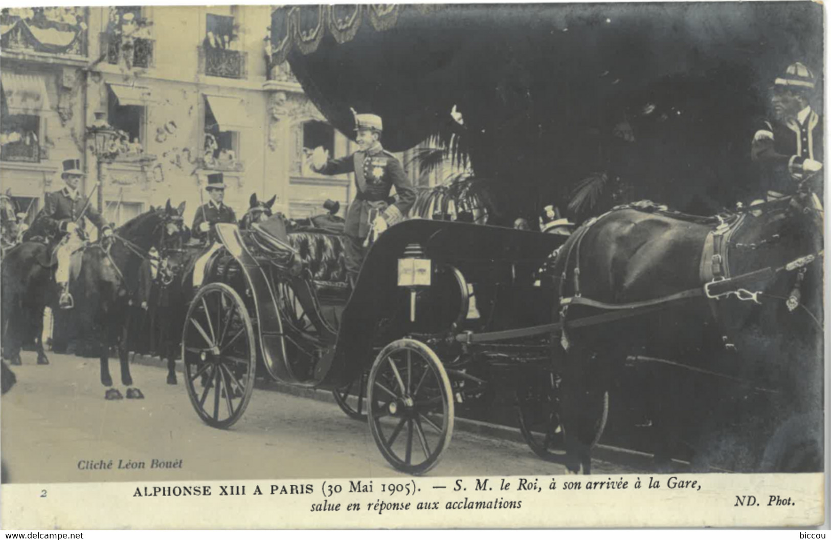 Cpa Alphonse XIII à PARIS (30 Mai 1905) - S. M. Le Roi à Son Arrivée à La Gare, Salue En Réponse Aux Acclamations - Receptions