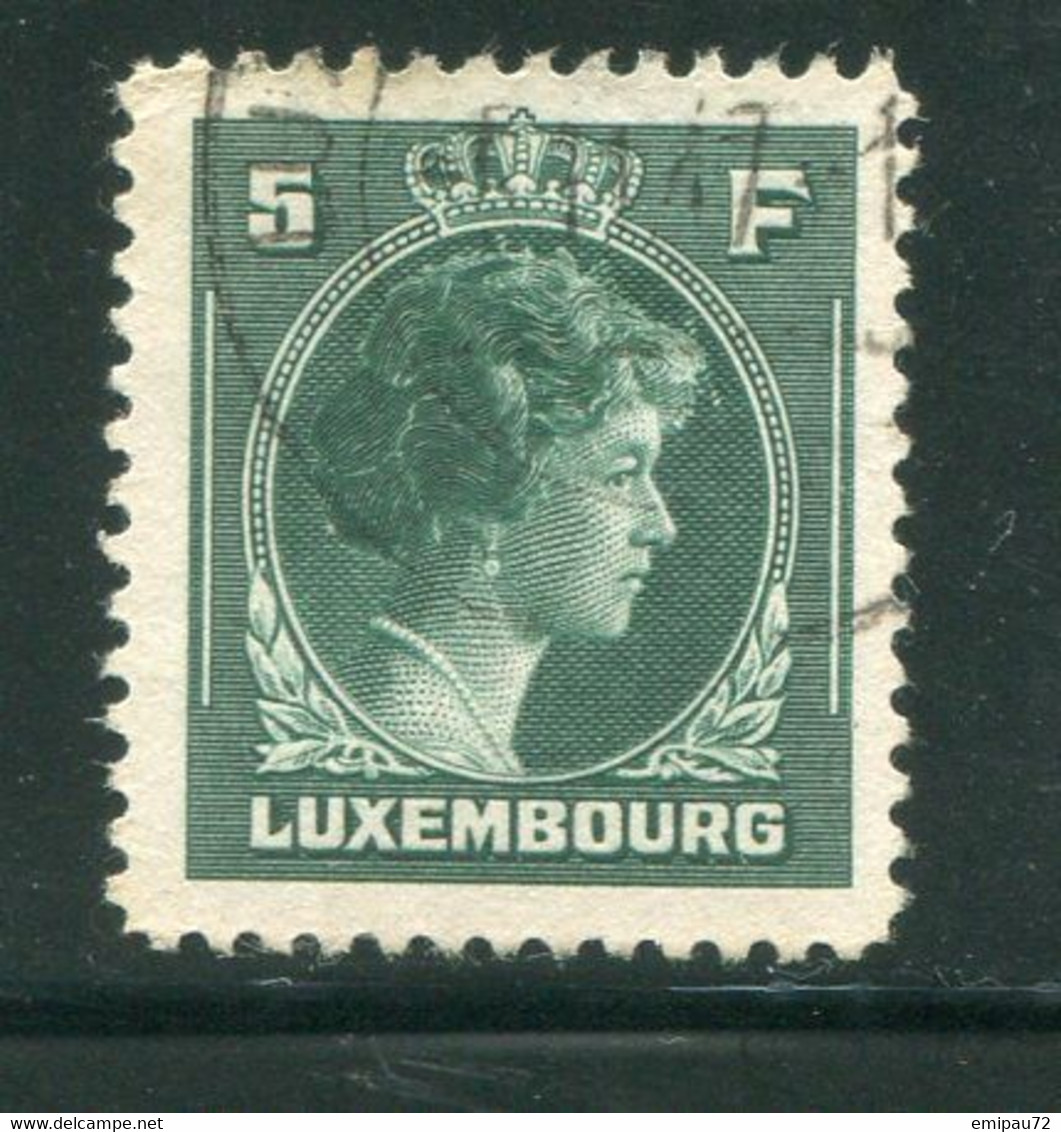 LUXEMBOURG- Y&T N°353- Oblitéré - 1944 Charlotte De Perfíl Derecho