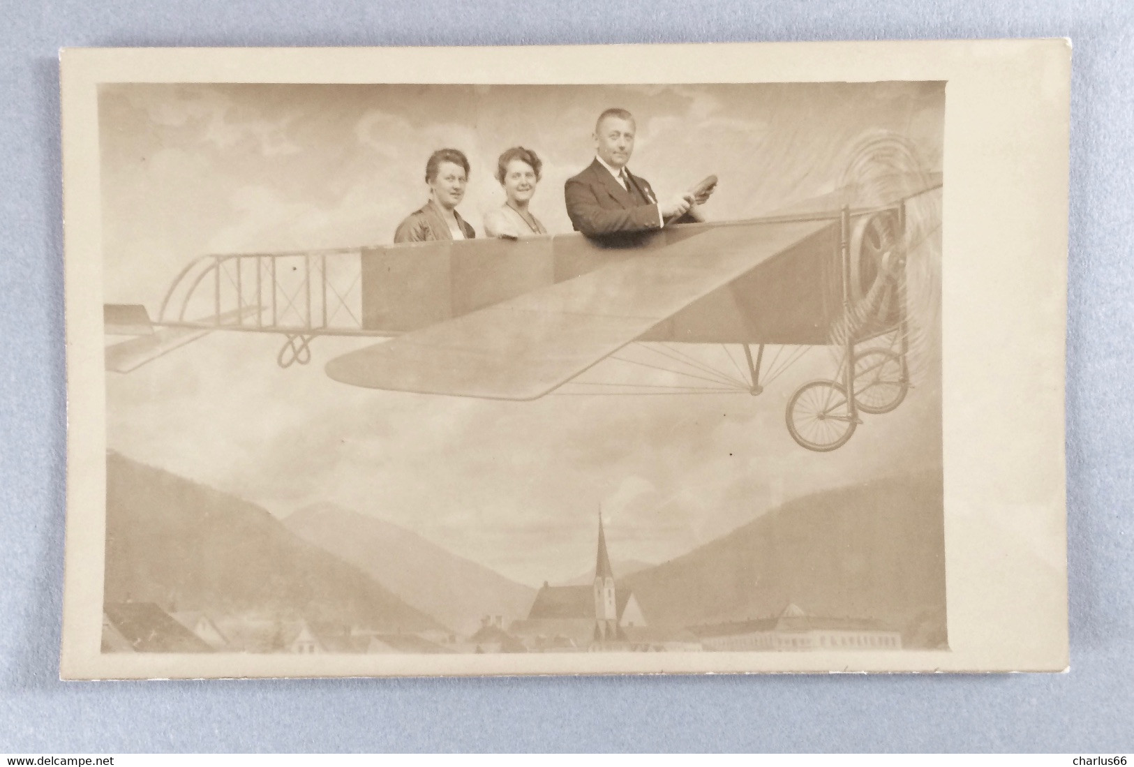 CARTE PHOTO Studio Décor Trompe L'oeil AUTRICHE Bad Ischl Salzkammergut Avion Surréal - Aviazione