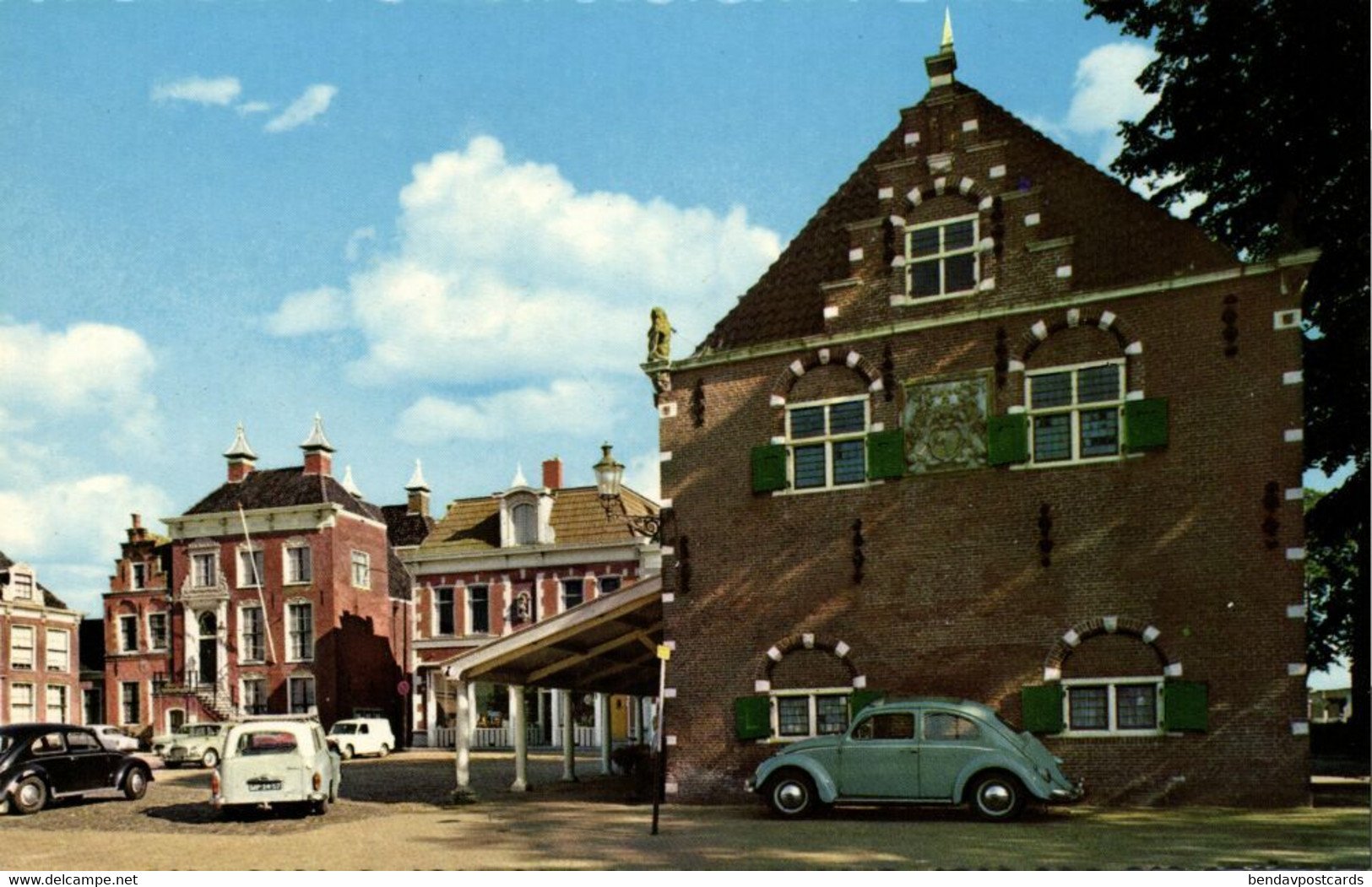 Nederland, WORKUM, Waag En Stadhuis, VW Kever Beetle (1960s) Ansichtkaart - Workum