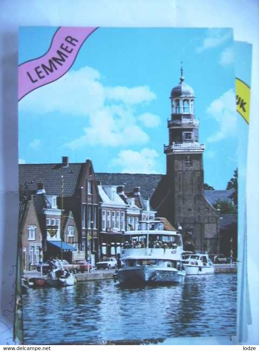 Nederland Holland Pays Bas Lemmer Met Rondvaartboot En Kerk - Lemmer