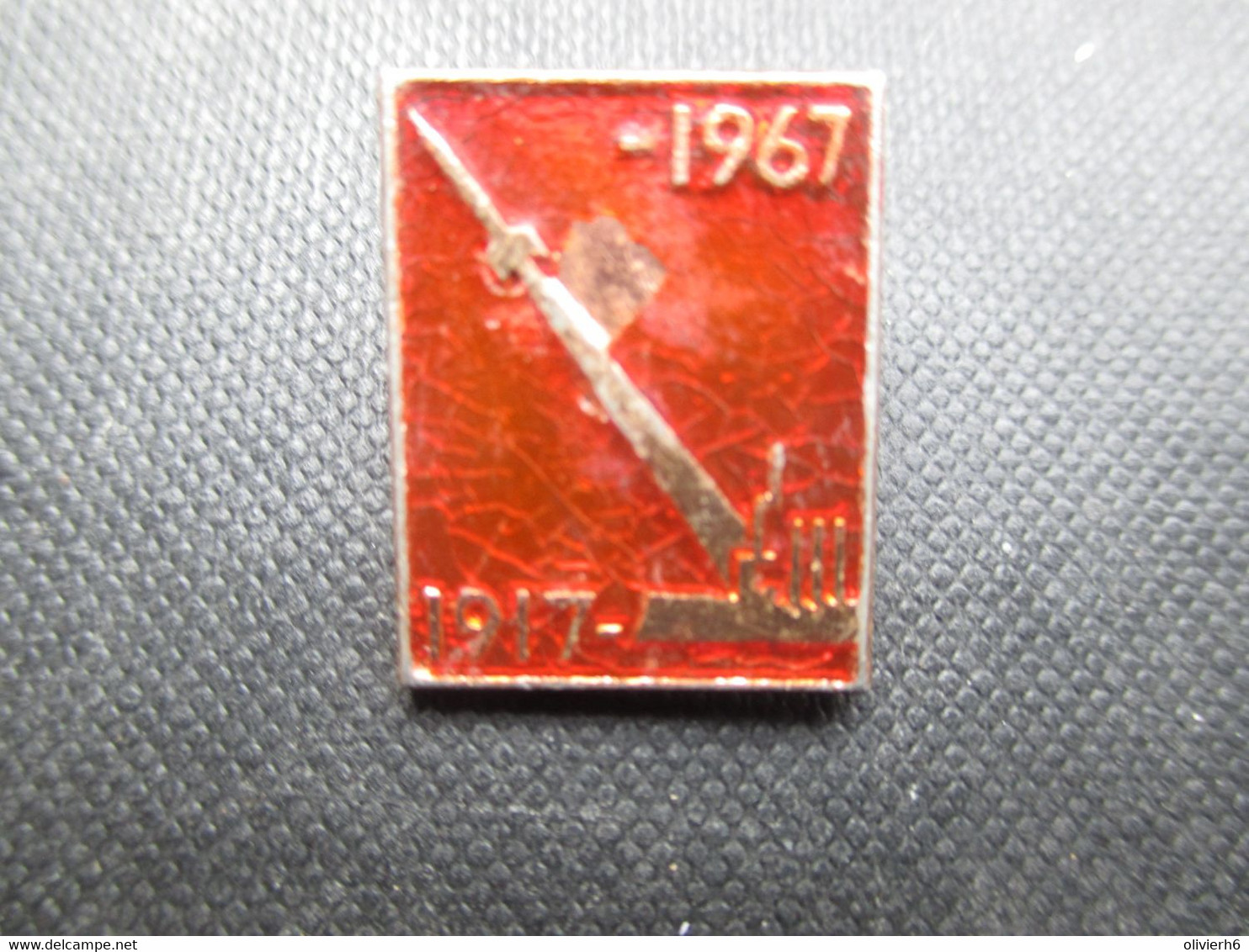 PIN'S - BROCHE (V2107) URSS? (3 Vues) 1917 - 1967 Fusée - Space