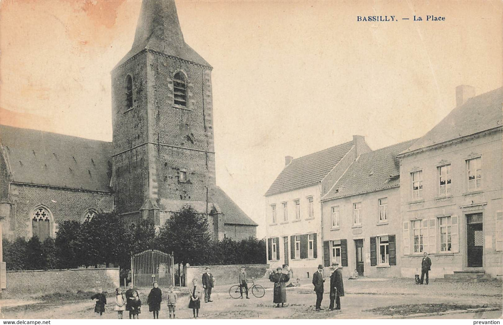 BASSILY - La Place - Carte Très Animée Et Circulé En 1922 - Silly