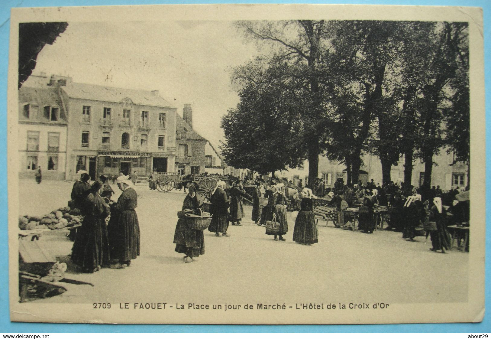 CPA 56 LE FAOUET - La Place Jour De Marché - Hôtel De La Croix D'Or - Villard 2709 - Réf. J 46 - Faouët