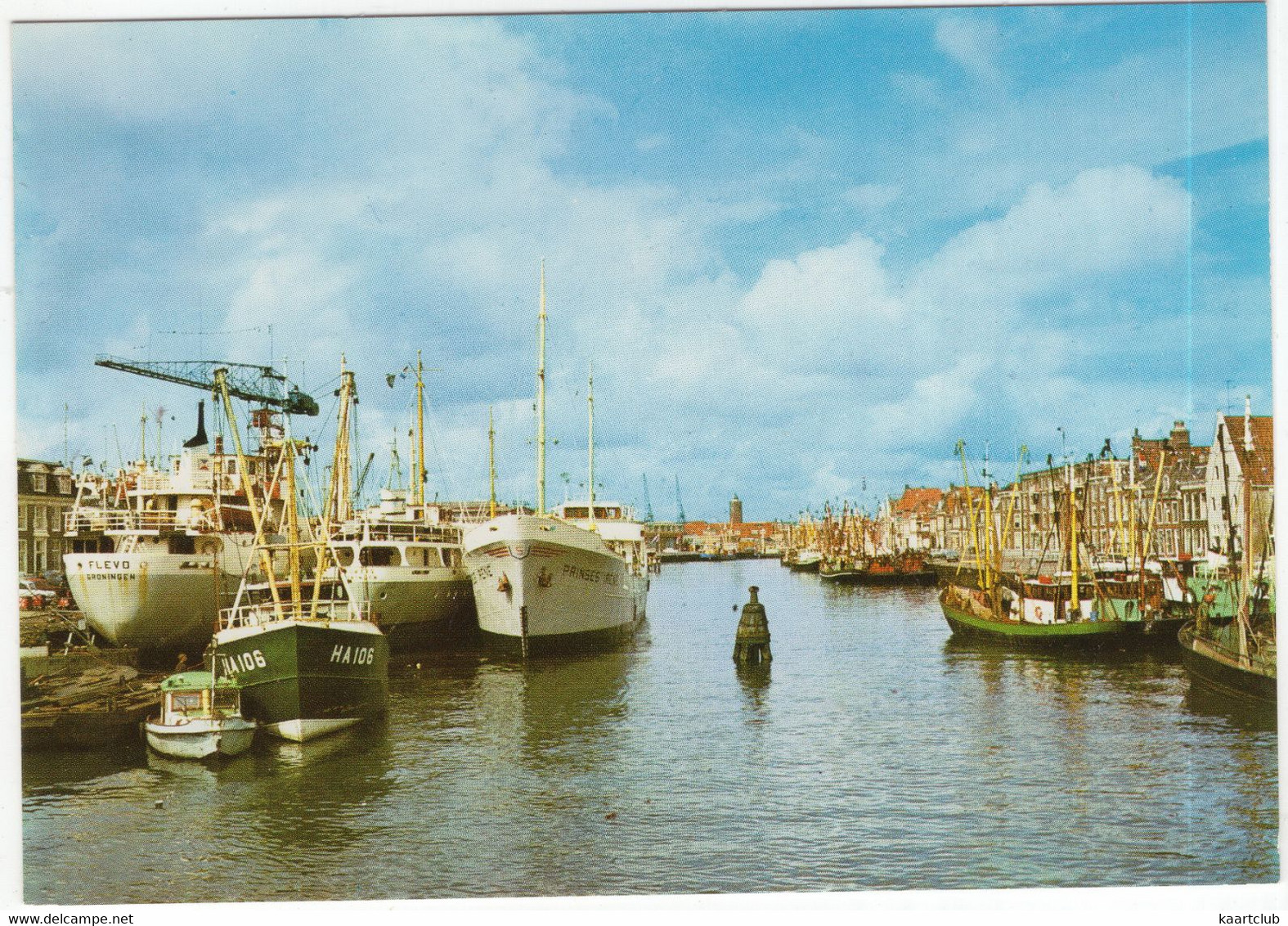 Harlingen - Zuiderhaven Met Scheepswerf: Coaster 'Flevo', M.S. 'Prinses Irene', Vissersboot HA 106 - (Nederland) - Harlingen