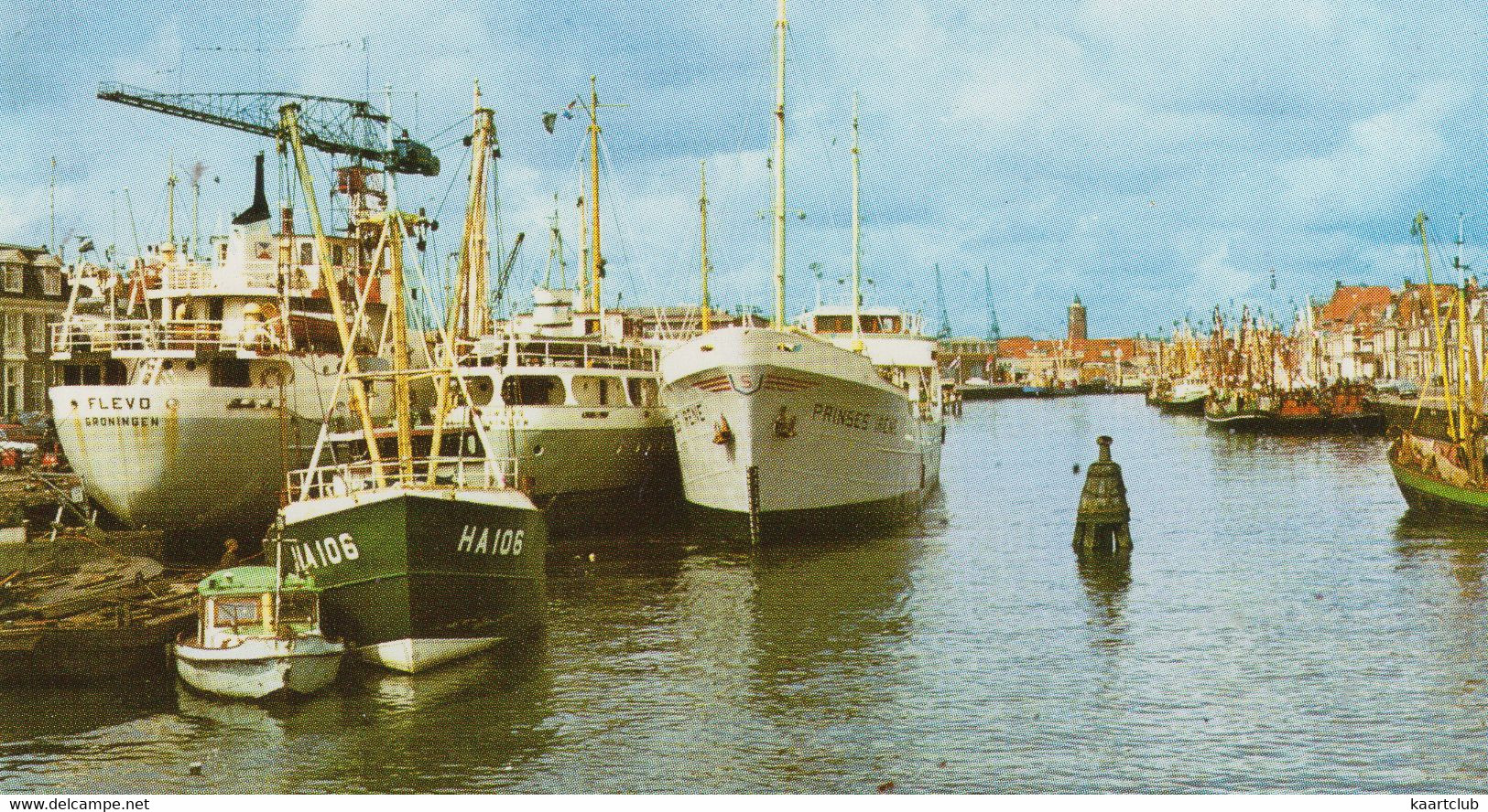 Harlingen - Zuiderhaven Met Scheepswerf: Coaster 'Flevo', M.S. 'Prinses Irene', Vissersboot HA 106 - (Nederland) - Harlingen