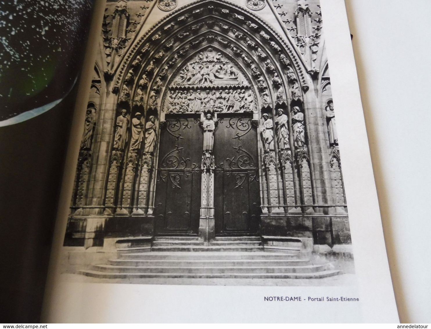 PARIS 1975 LA FRANCE À TABLE:Notre-Dame-de-Paris ;Le berceau de Paris; Le cœur du Paris de jadis; Gourmandises de Lutèce