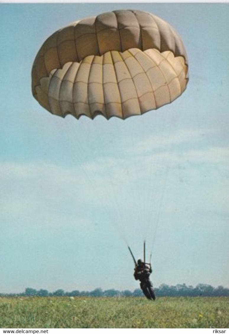 PARACHUTISME - Parachutting