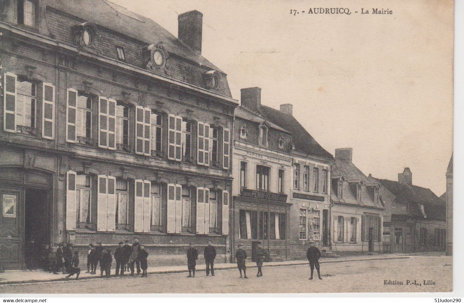 CPA Audruicq - La Mairie (jolie Animation) - Audruicq