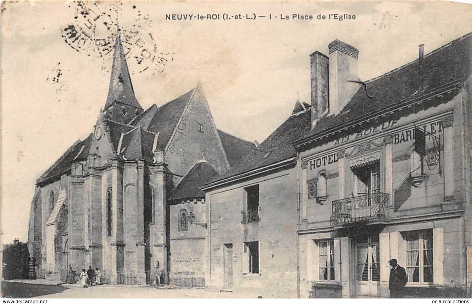 Neuvy-le-Roi        37       Eglise. Place . Hôtel Au Bœuf          (voir Scan) - Neuvy-le-Roi