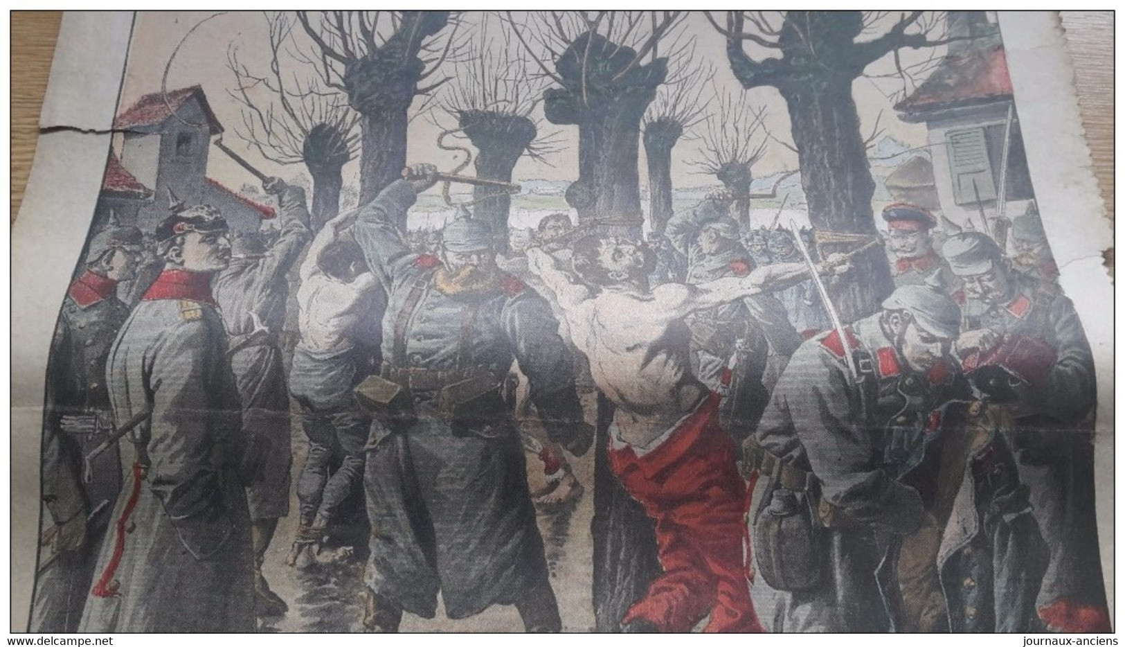 1915 THÉÂTRE SUR LE FRONT  - PRISONNIERS GRECS FOUETTÉS PAR LES ALLEMANDS - LE PETIT JOURNAL - Algemene Informatie