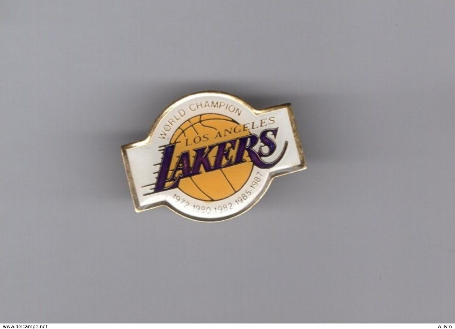 Pin's Basket Ball / Lakers Los Angeles - World Champion (époxy) Longueur: 3 Cm - Basketball