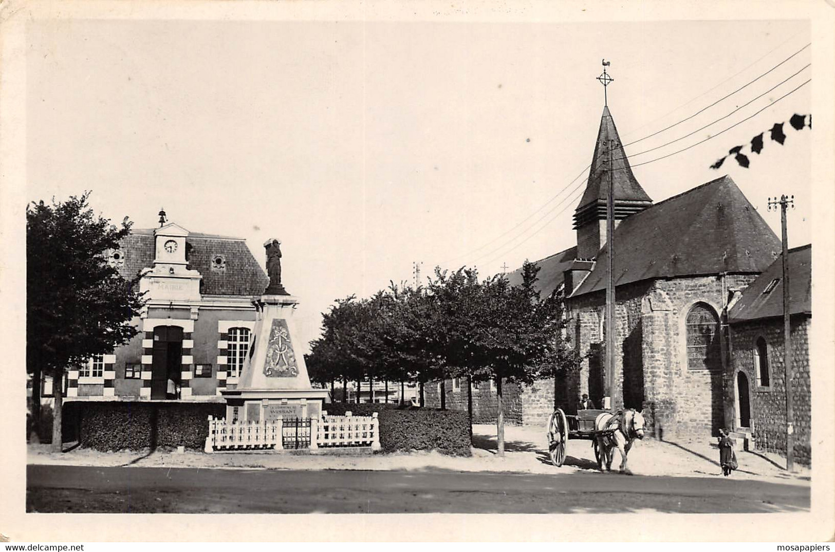 Wissant - L'Eglise Et Monument Aux Morts - Wissant