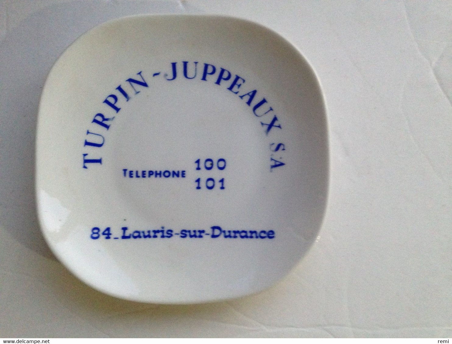 84 TURPIN-JUPPEAUX à LAURIS (Sur Durance) Cendrier Publicitaire Publicité Porcelaine De SAINT-LUBIN - Porcelain