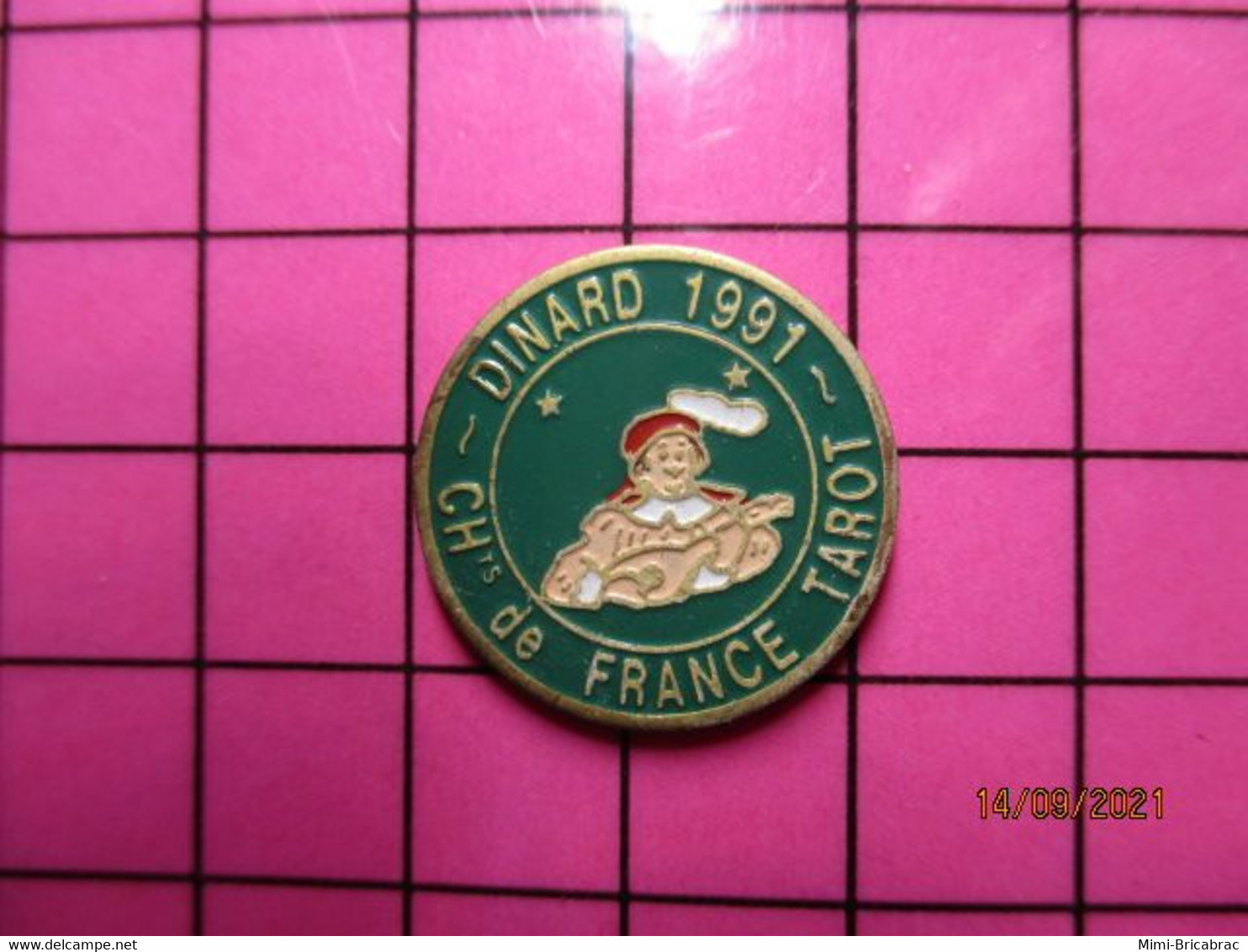 710B Pin's Pins / Beau Et Rare / THEME : JEUX / CHAMPIONNAT DE FRANCE DE TAROT DINARD 1991 - Jeux