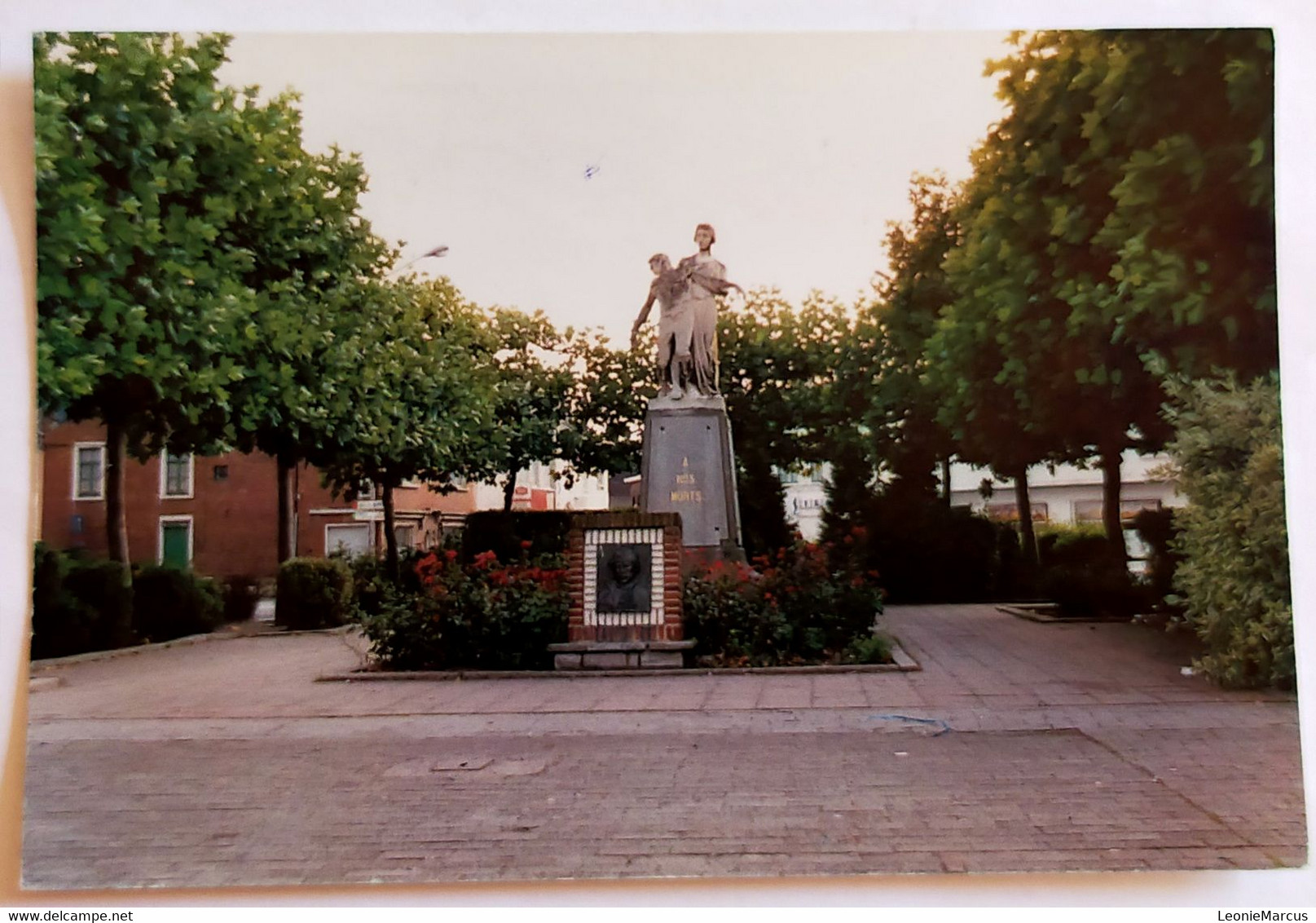 1083/CPM - Belgique - Farciennes - Le Monument Aux Morts - Farciennes