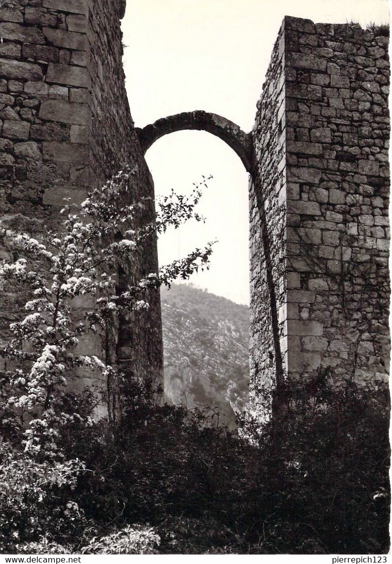 84 - Oppède Le Vieux - Sous Le Deuxième Pont Levis Du Château - Oppede Le Vieux