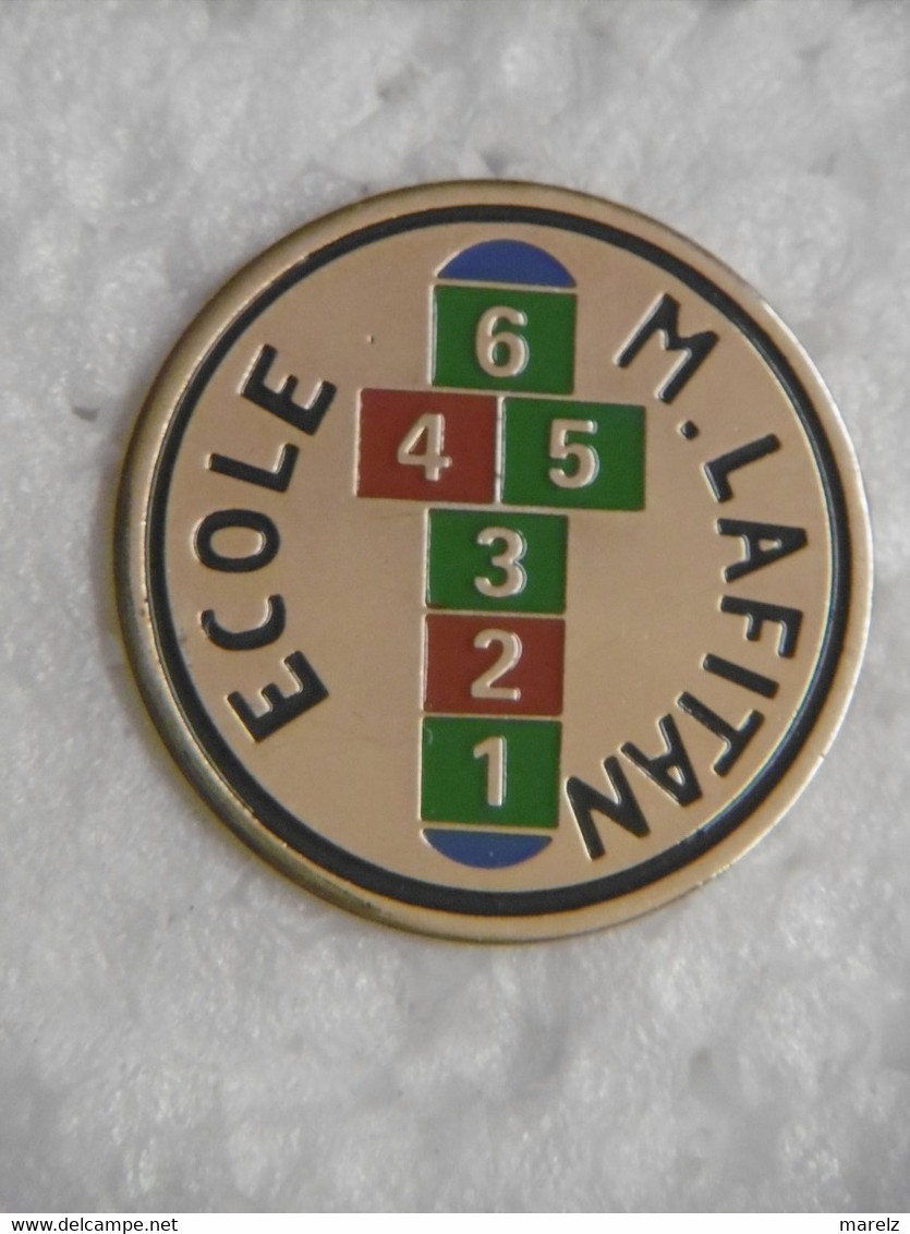 Pin's Jeux La MARELLE - Pins  Badge ECOLE M. LAFITAN 78 YVELINES - Jeux