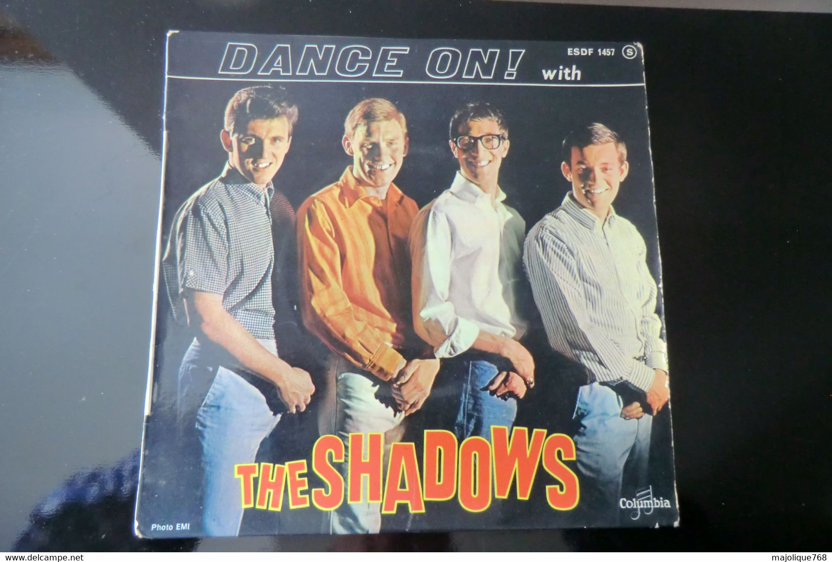 Disque 45T - The Shadows - Dance On With- Columbia ESDF 1457 - France 1963 - Instrumentaal