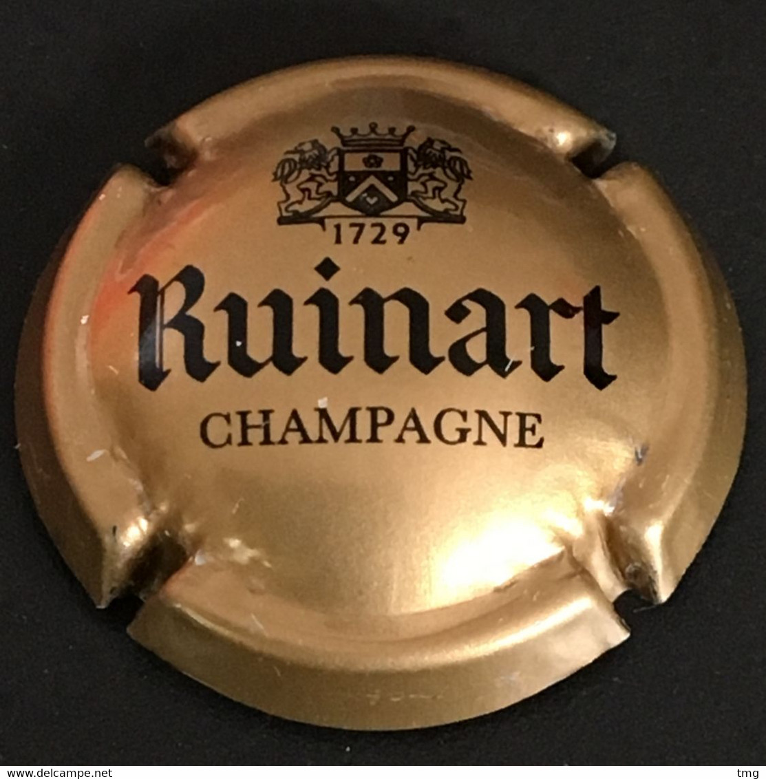 77 - 62a - Ruinart Champagne Sous Ruinart Or Bronze Et Noir, Quart Capsule De Champagne - Ruinart Ruinart