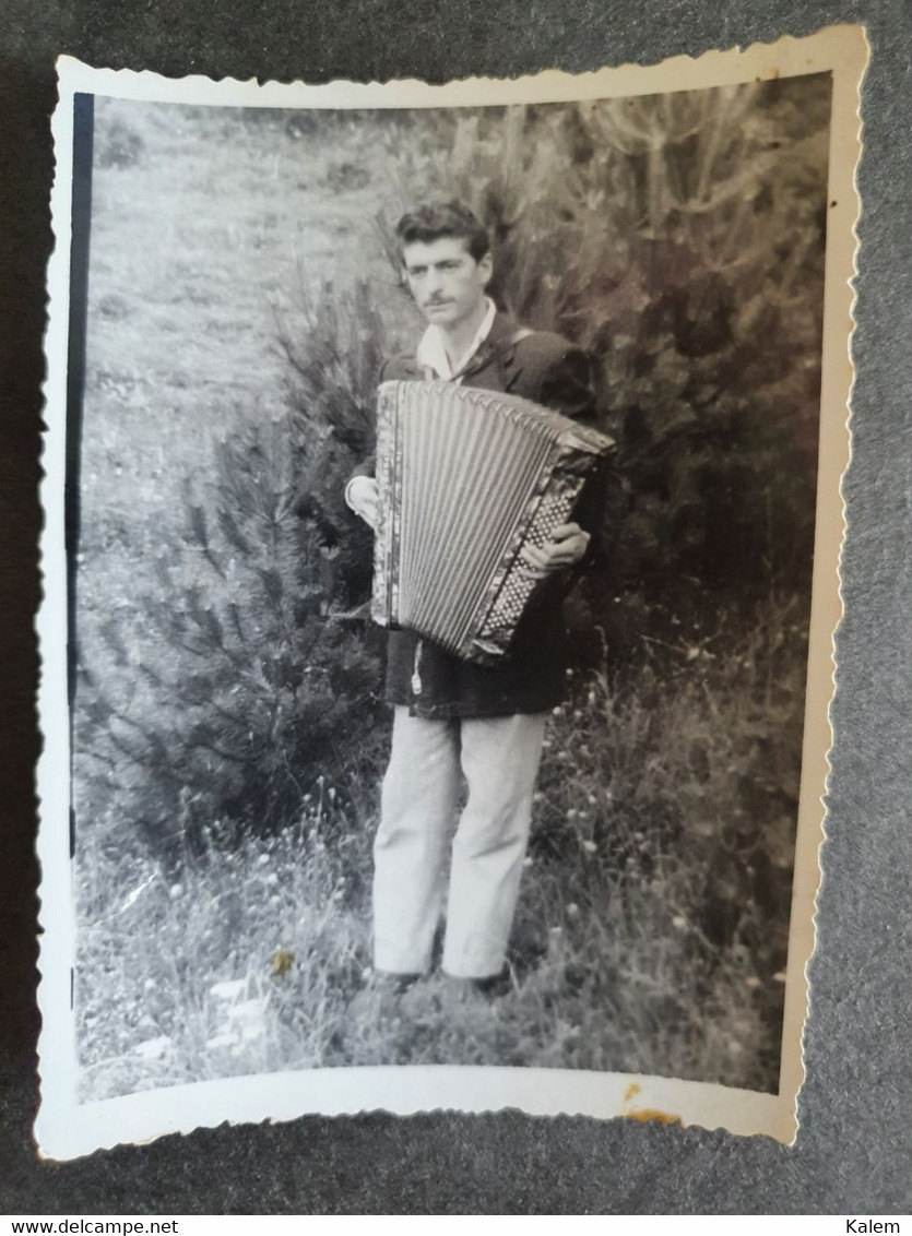 23 PHOTOS OF PEOPLE WITH HARMONIKA, 23 PHOTOS DE PERSONNES AVEC HARMONIKA ORIGINAL PHOTO