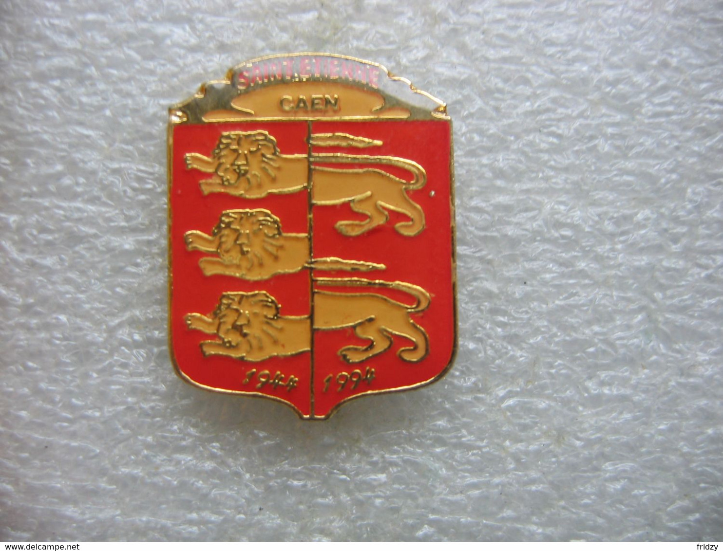 Pin's Saint Etienne-Caen 1944-1994 - Militaria