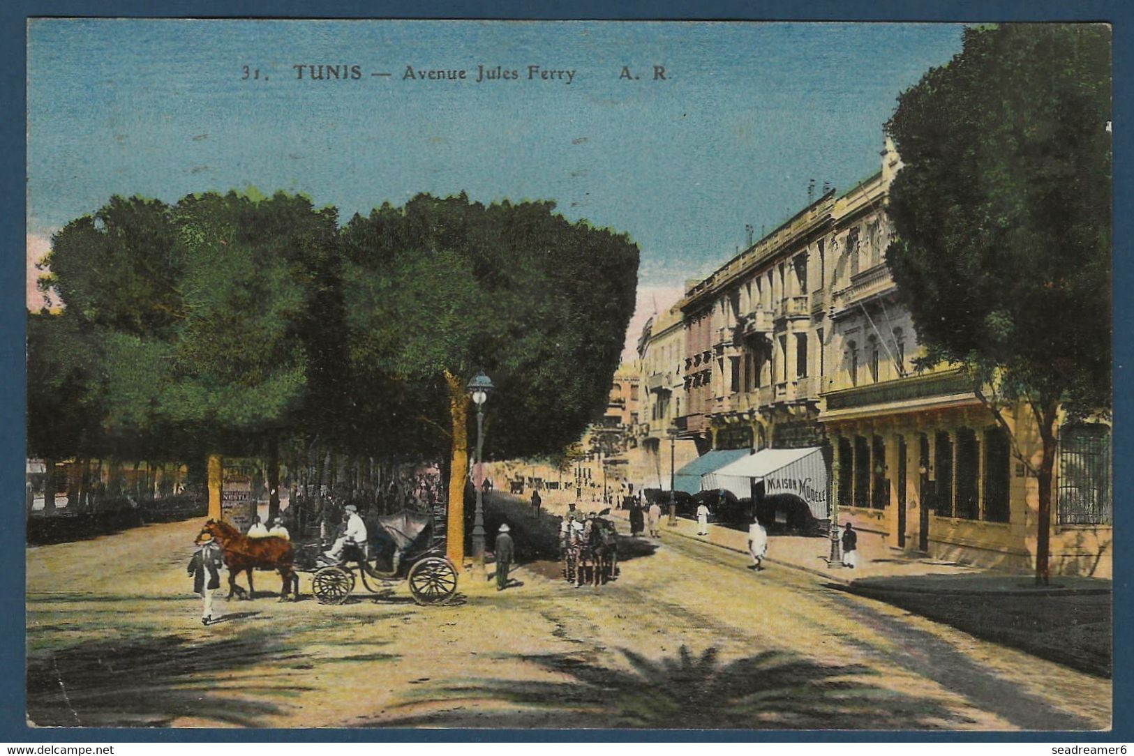 Carte Postale De Tunis Pour Bordeaux En Couleur Avec Timbres Tunisien Oblitération Mécanique Marseille Gare En Arrivée - Storia Postale