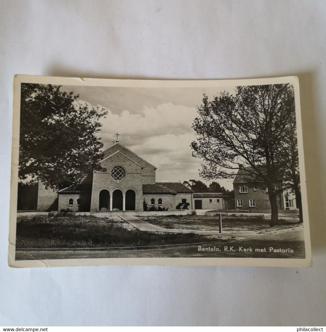 Bentelo (Ov.) R. K. Kerk Met Pastorie 1955 - Autres & Non Classés