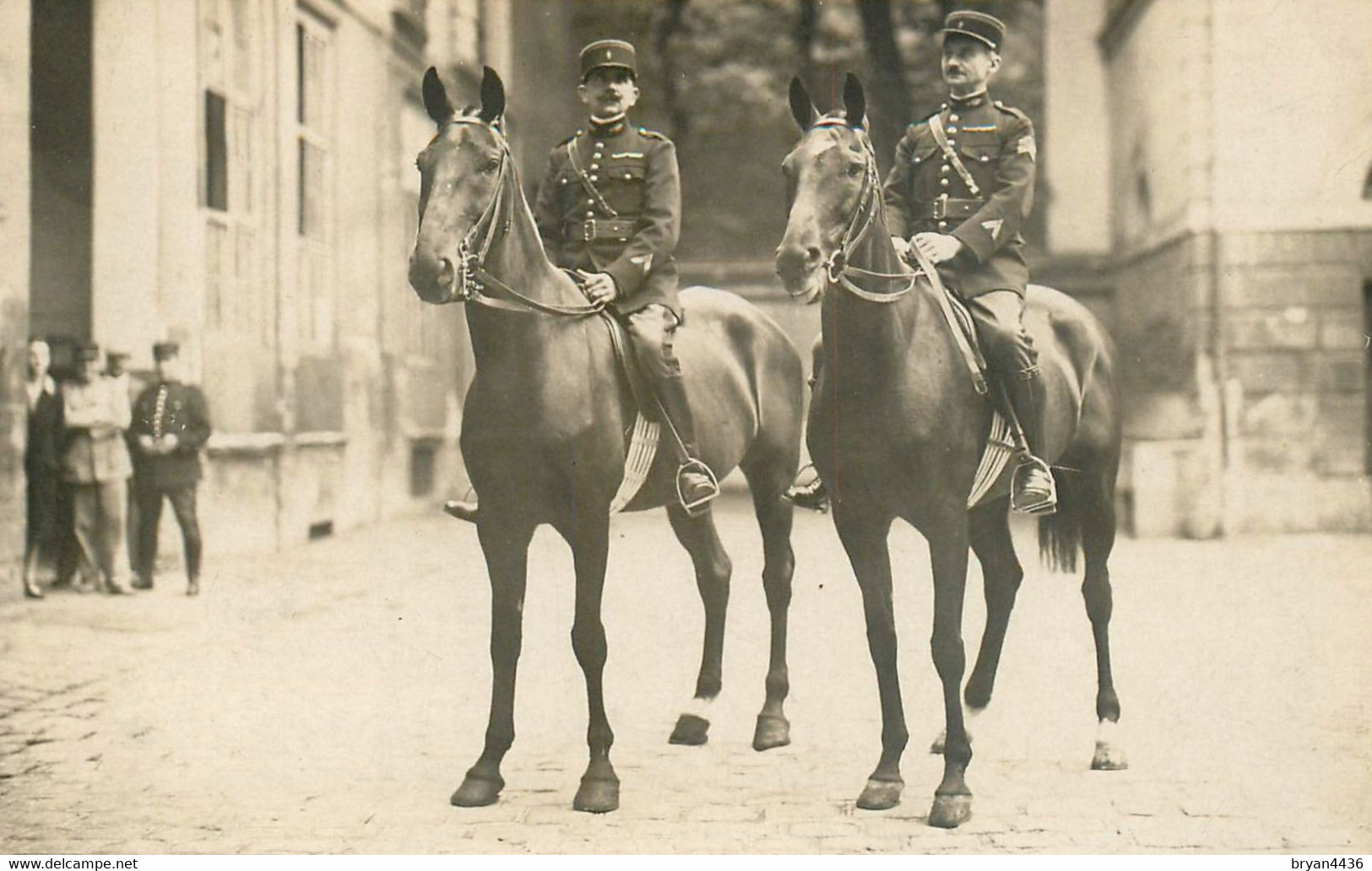 GENDARME - GENDARMERIE - RARE CARTE PHOTO - DEUX GENDARMES à CHEVAL - BEAU PLAN - TRES BON ETAT - Police - Gendarmerie