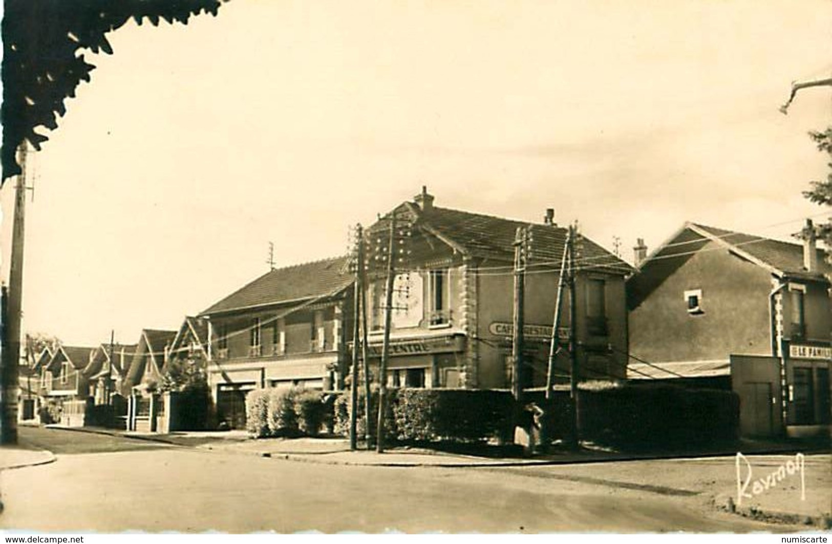 Cpsm QUINCY SOUS SENART 91 Le Café Du Centre " Chez René " Et Le Familis Aujourdhui Pharmacie Et Alimentation Rue Janin - Andere & Zonder Classificatie