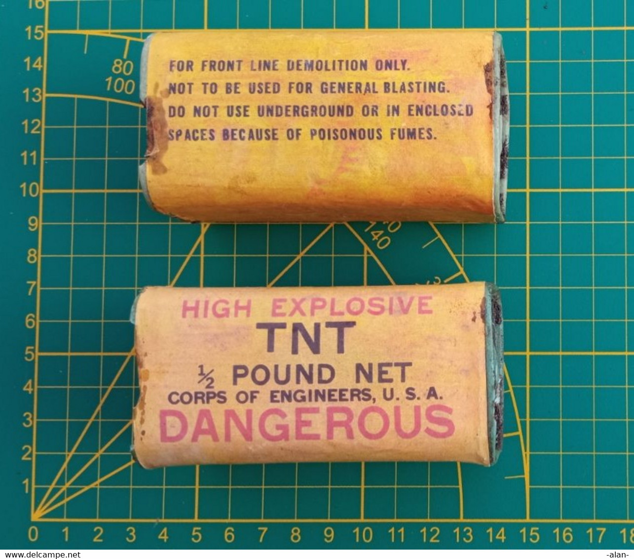 TNT 1/2 POUND NET     Reproduction Résine (lot De 2 Pièces) - Armas De Colección