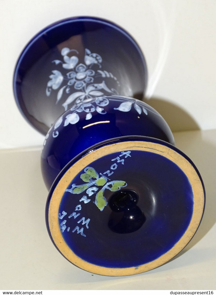 JOLI PETIT VASE CERAMIQUE MONTAGNON XXe Collection déco vitrine XXe Bleu de Four et Fleurs blanches & bleutées