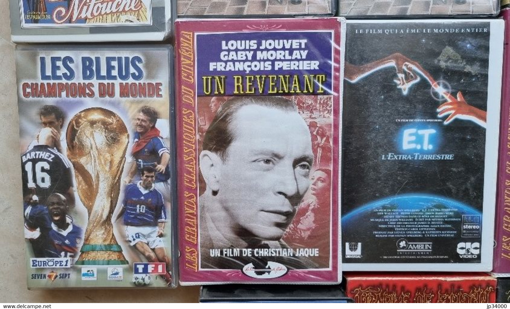 LOT 18 films vidéo VHS d'occasion avec boites et jaquettes