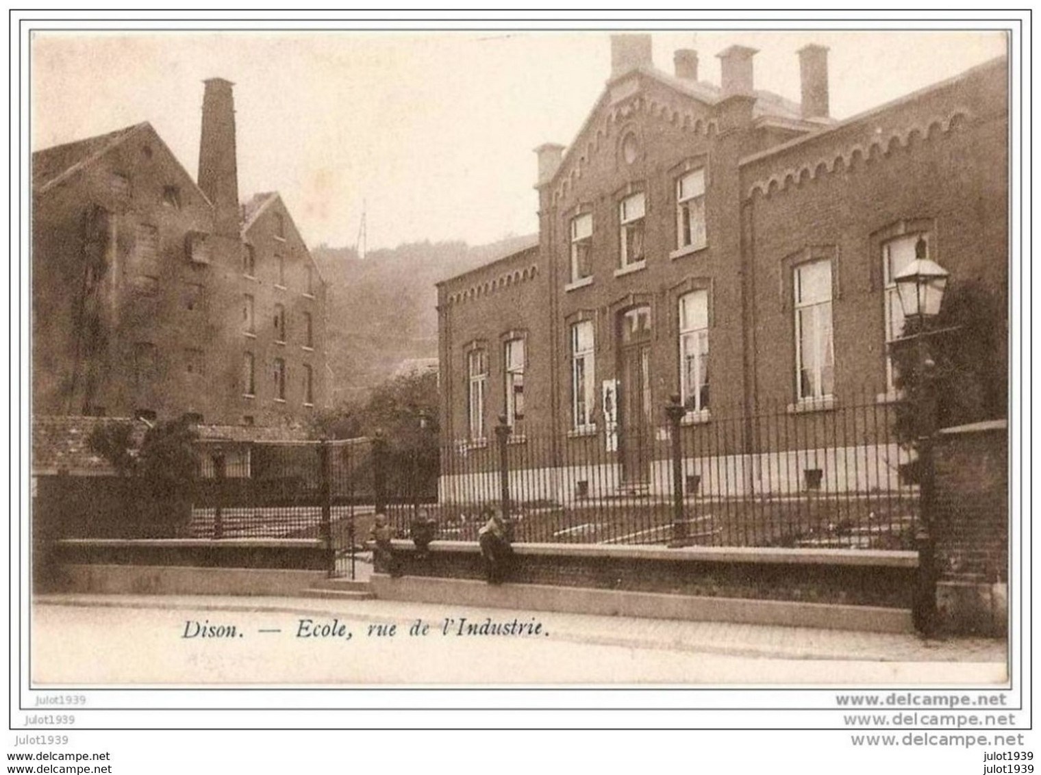 DISON ..--  Ecole , Rue De L'Industrie . - Dison