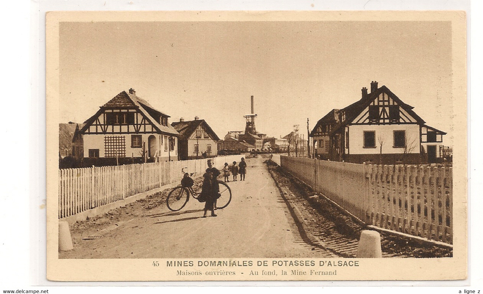 Ref 565 : CPA Mines Domaniales De Potasse D'Alsace Maisons Ouvrieres Au Fond La Mine Fernand - Otros & Sin Clasificación