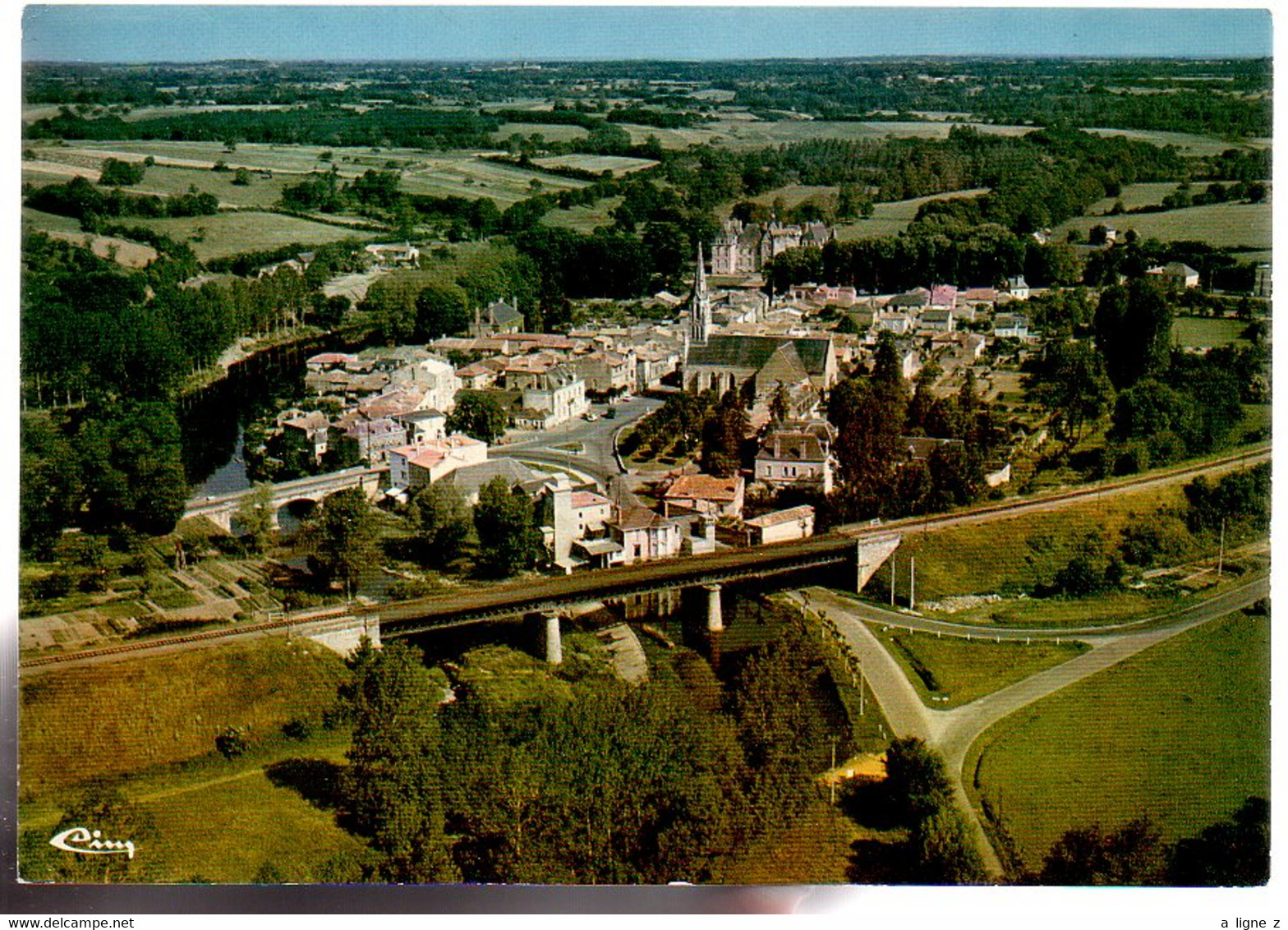 Ref 565 : CPSM 79 St Loup Sur Thouet Vue Aérienne - Saint Loup Lamaire