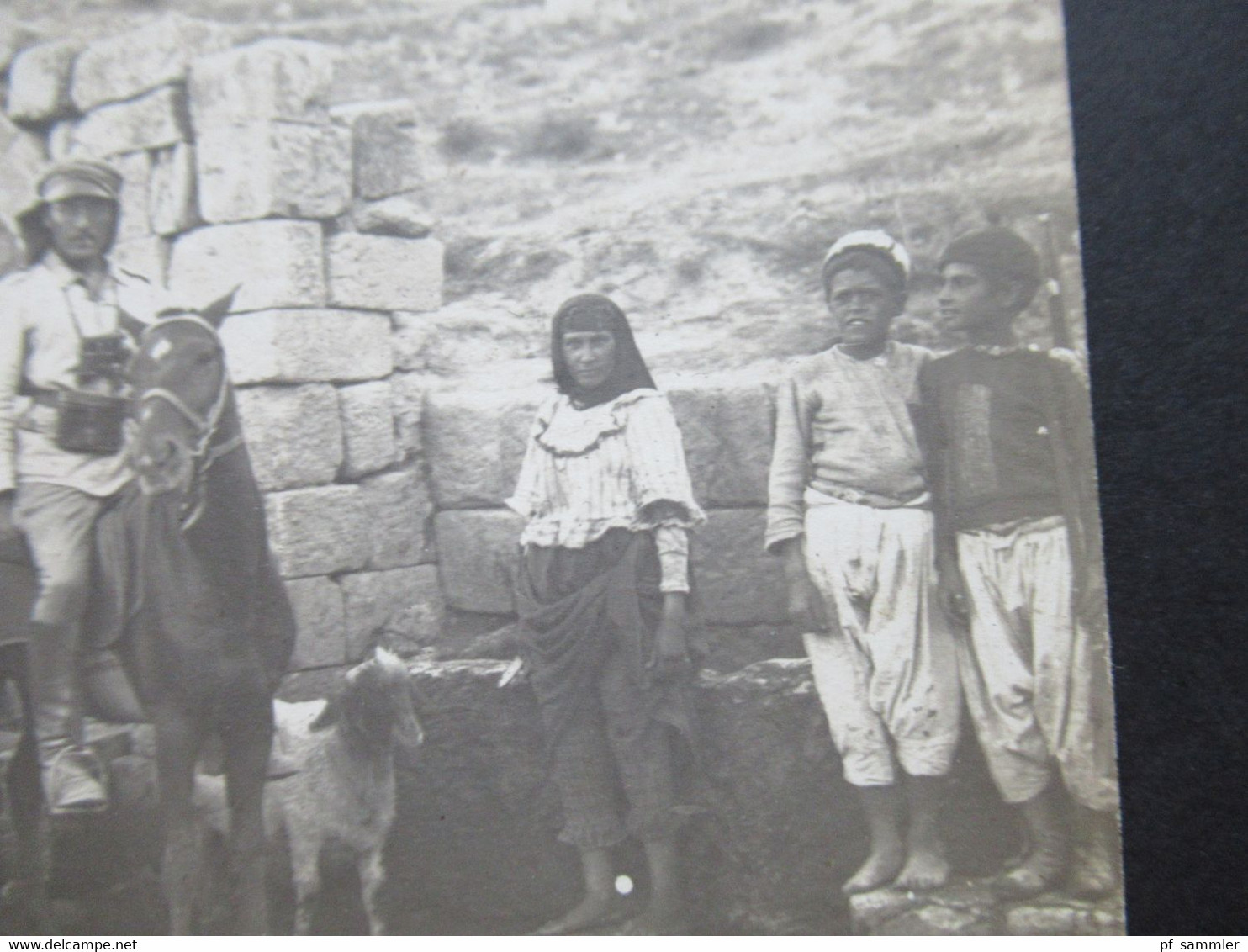 Foto AK Um 1915 Deutsche Kolonien / Besetzte Gebiete ?!? Türkei ??  Soldaten Auf Pferden Vor Einheimischen - Ehemalige Dt. Kolonien