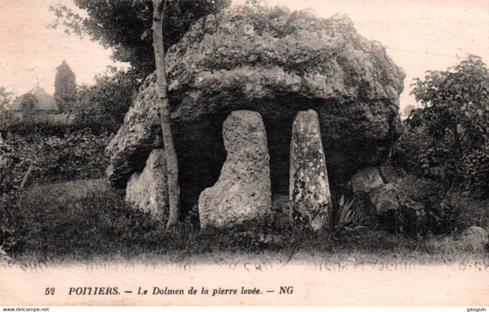 CPA - POITIERS - Dolmen De La Pierre Levée - Edition N.G. - Dolmen & Menhirs