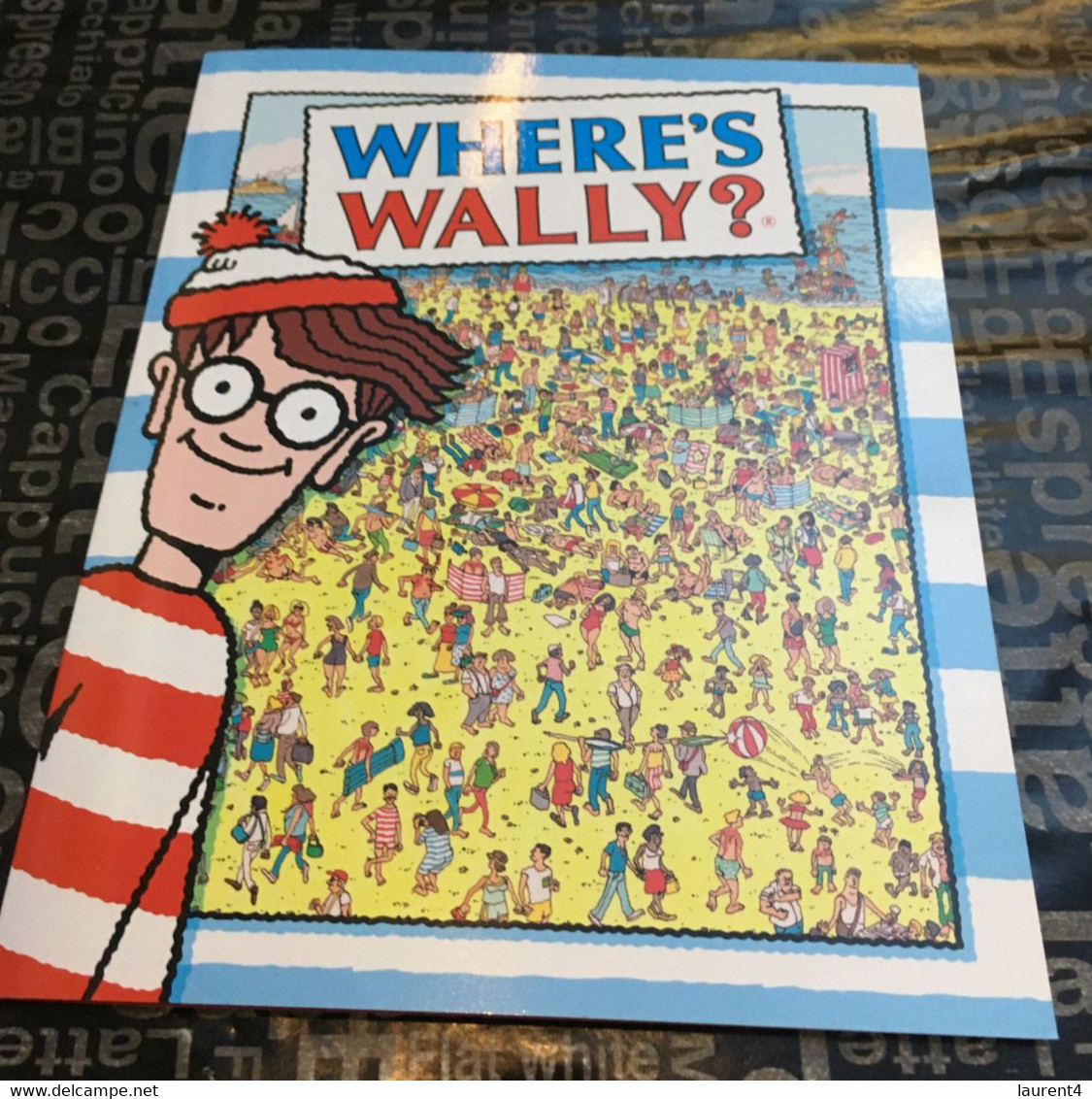 23-9-2021 - Australia - Where's Wally ? Presentation Folder With Cover - On Sale 17 August 2021 - Presentation Packs