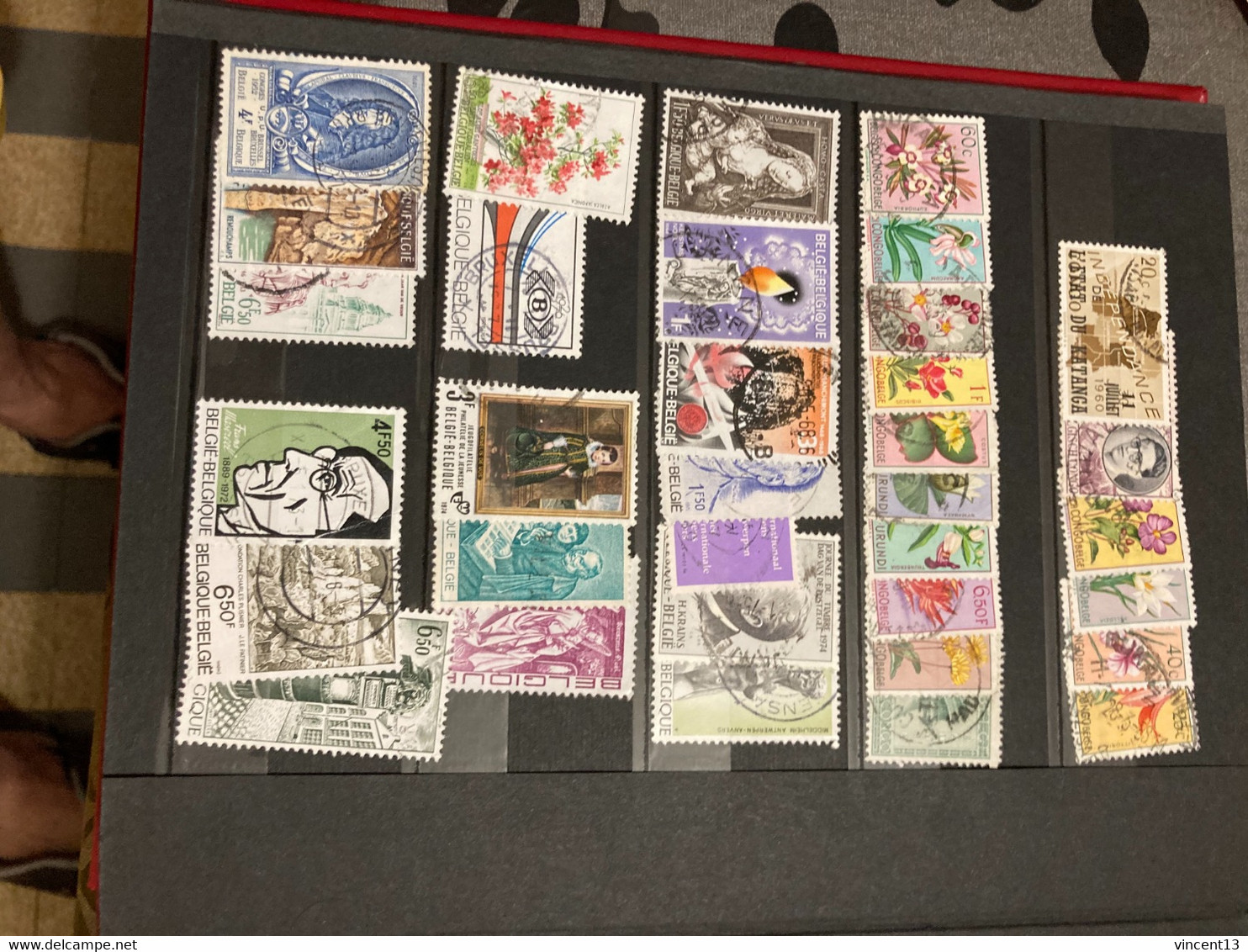 Album Thiaude 32 pages noires avec timbres tous états pays variés