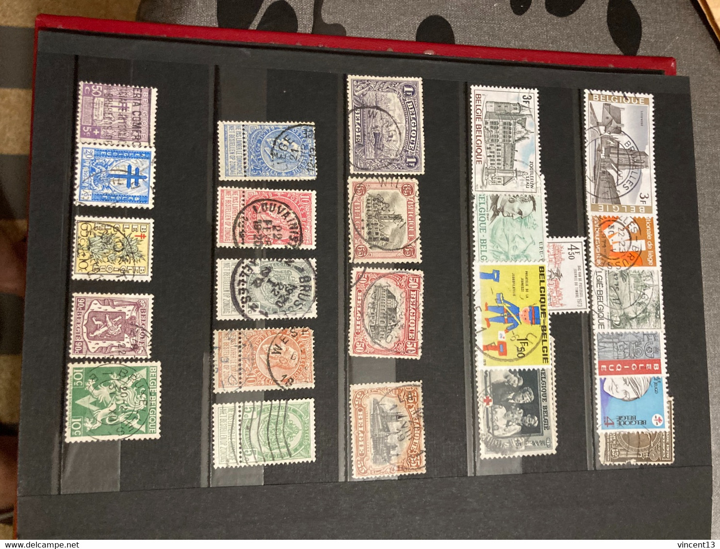 Album Thiaude 32 pages noires avec timbres tous états pays variés