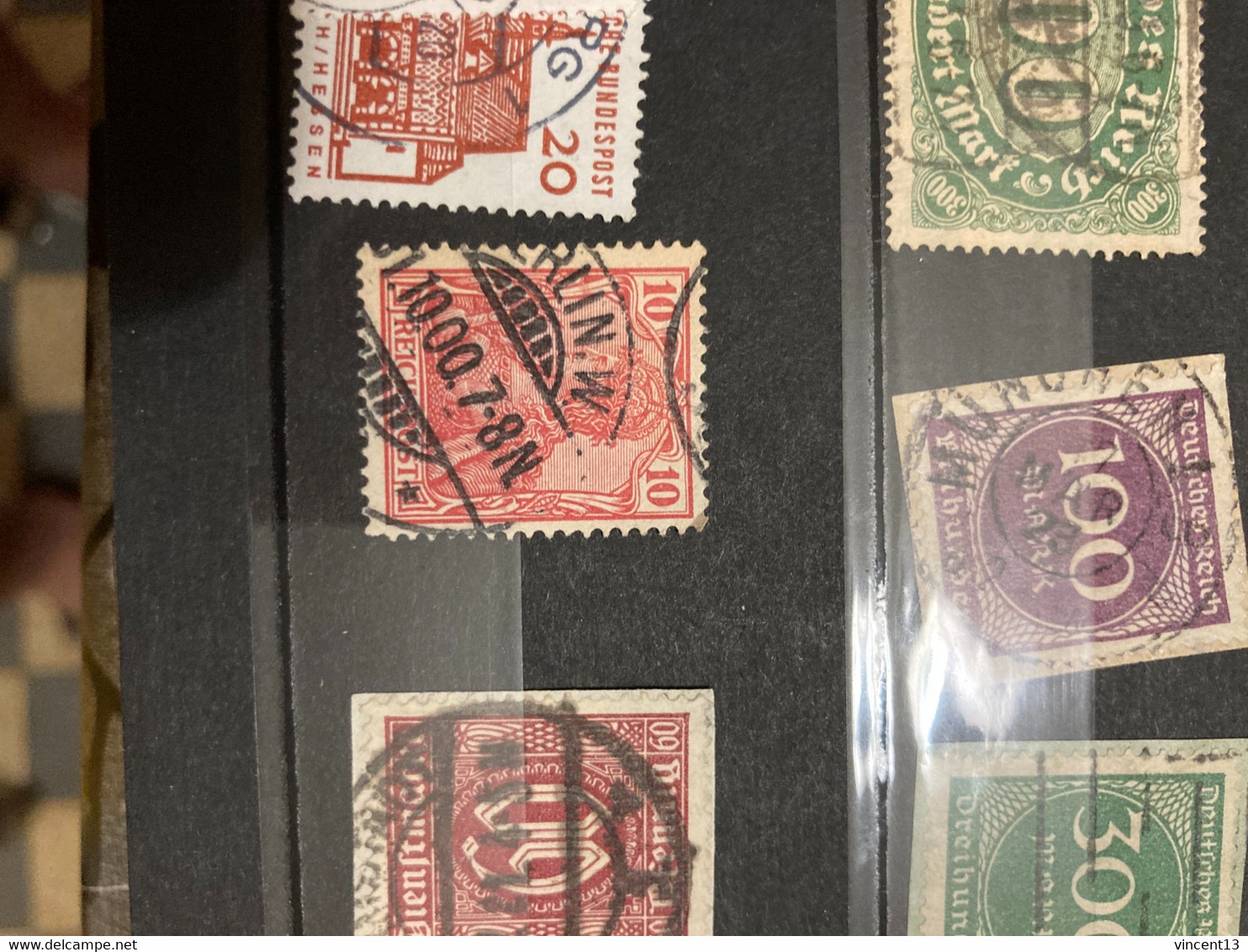 Album Thiaude 32 pages noires avec timbres tous états pays variés