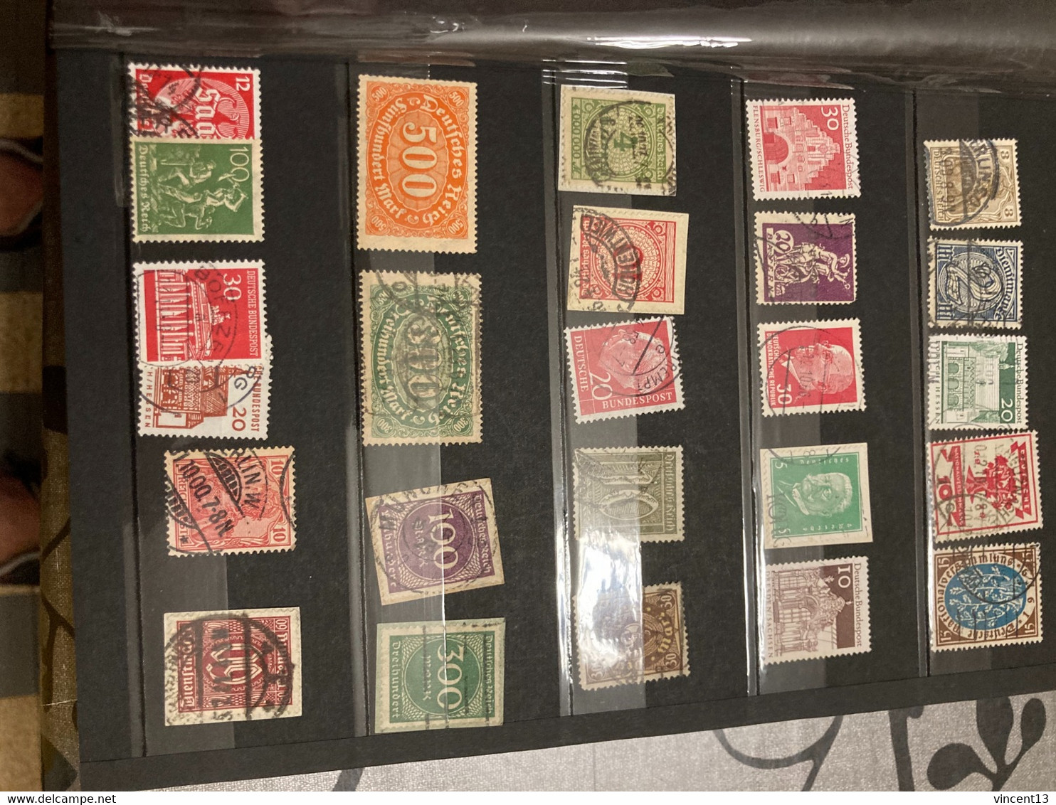 Album Thiaude 32 pages noires avec timbres tous états pays variés