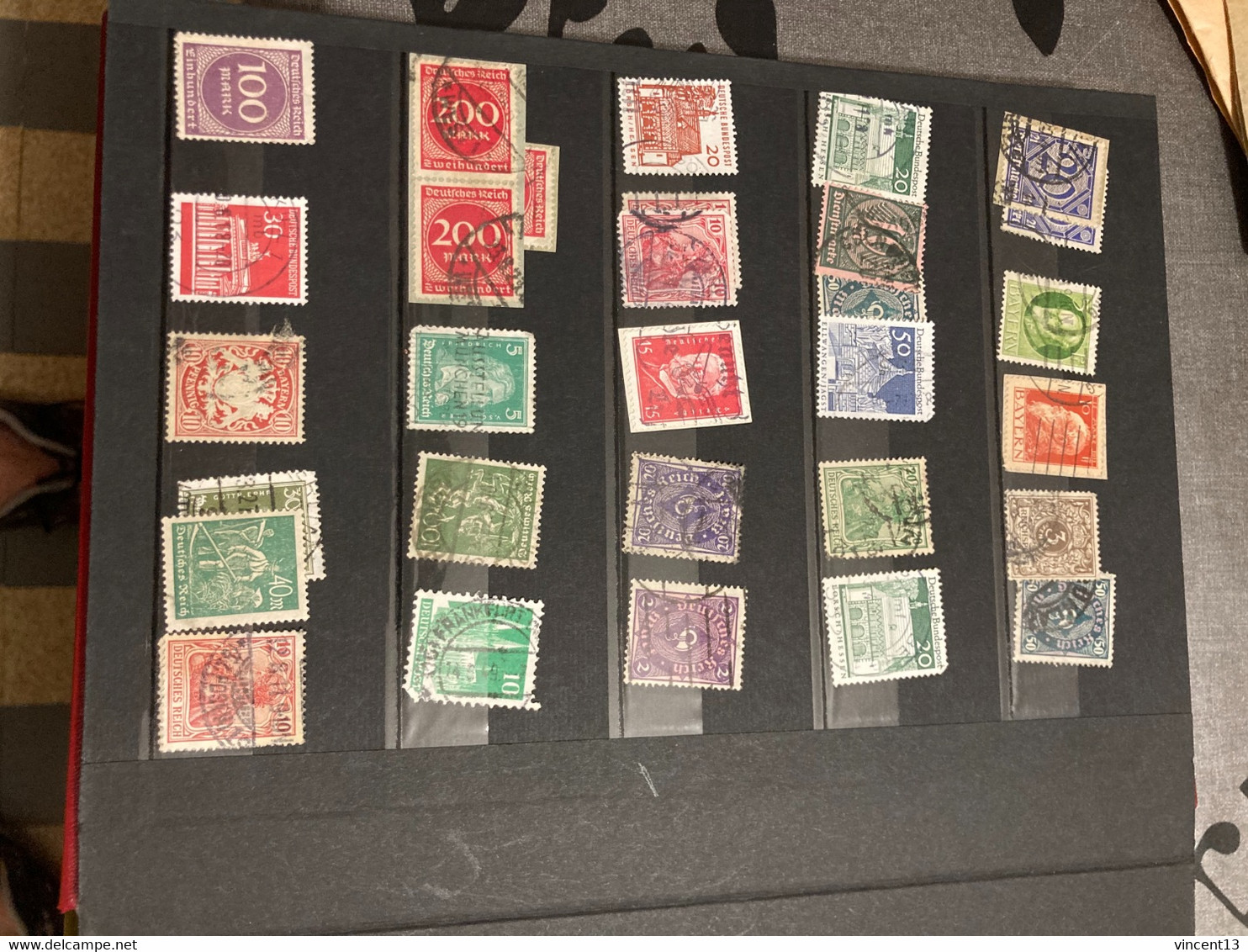 Album Thiaude 32 pages noires avec timbres tous états pays variés